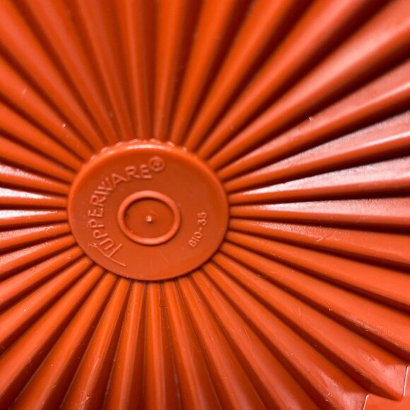 Vintage Tupperware Red Orange Storage Containers Starburst Lids Set Of 2 Nesting - Picture 10 of 13